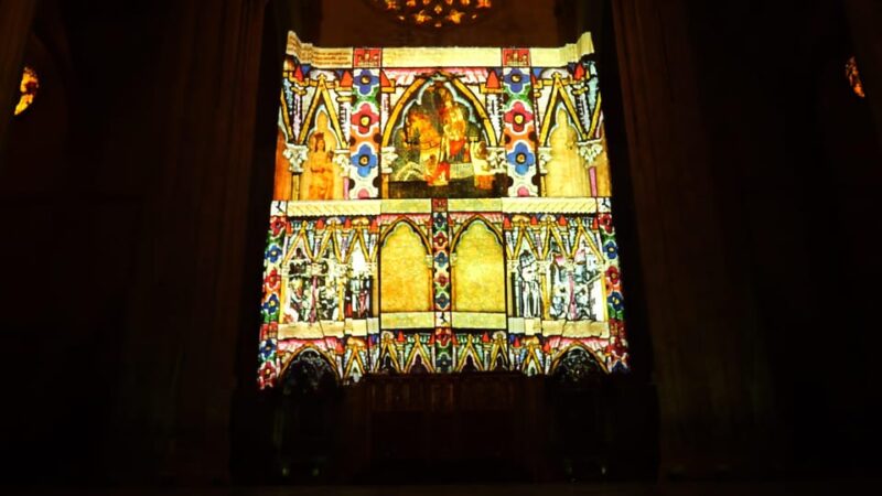 Seville: Cathedral of Seville Guided Night Tour & Light Show - Admiring Renowned Artworks