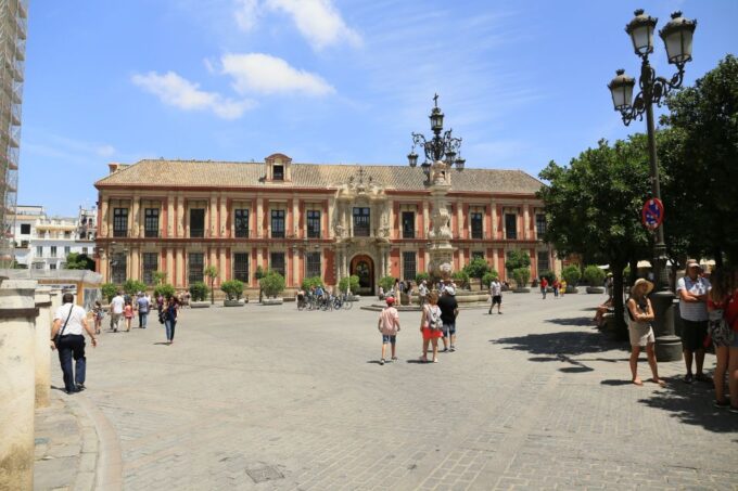 Seville: City Center Walking Tour - Capturing the Giralda Tower