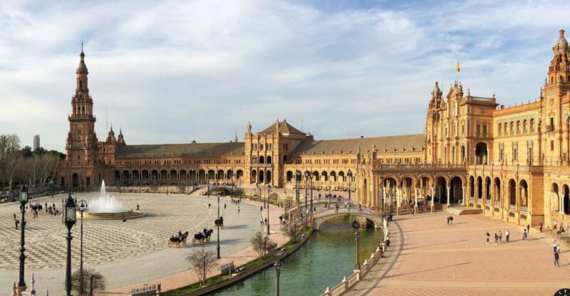 Seville: City Highlights Private Walking Tour - Plaza Del Triunfo and Alcazar