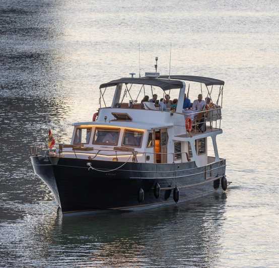 Seville: Crossing the Guadalquivir River by Yacht - Experience Overview