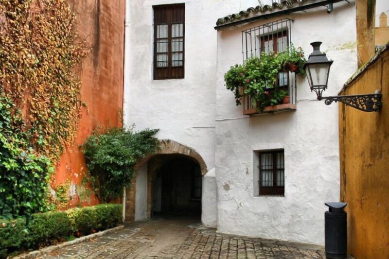 Seville: Enchanted Walking Tour in Spanish - Cancellation Policy