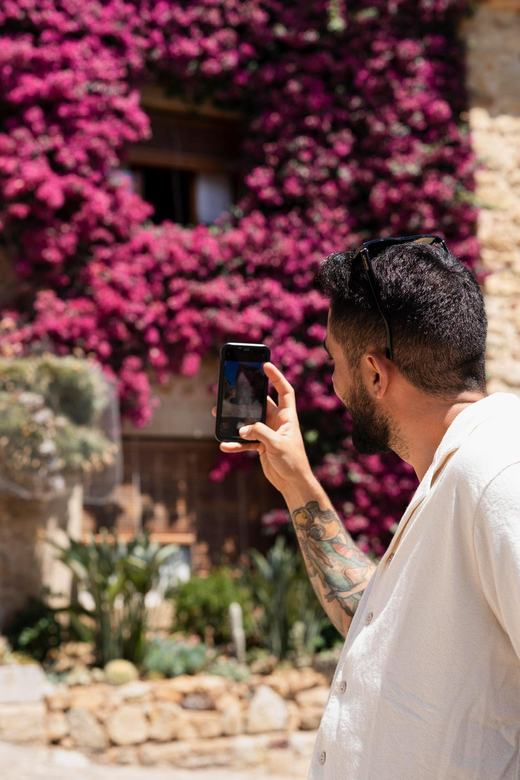 Seville: Express Walk With a Local in 60 Minutes - Key Points