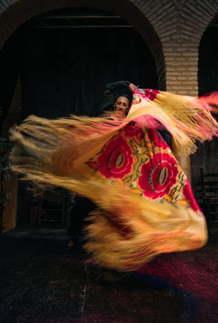 Seville: Flamenco 2 X 1: Flamenco Tour + Dance Class - Key Points