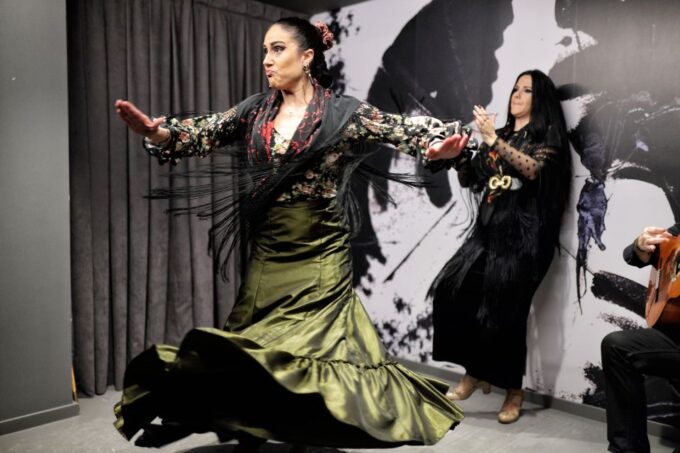 Seville: Flamenco Show Ticket at the Foot of the Giralda - Convenient Location and Directions