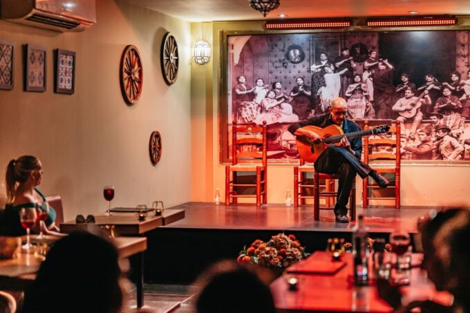 Seville: Flamenco Show With Andalusian Dinner at La Cantaora - Location and Entrance Information