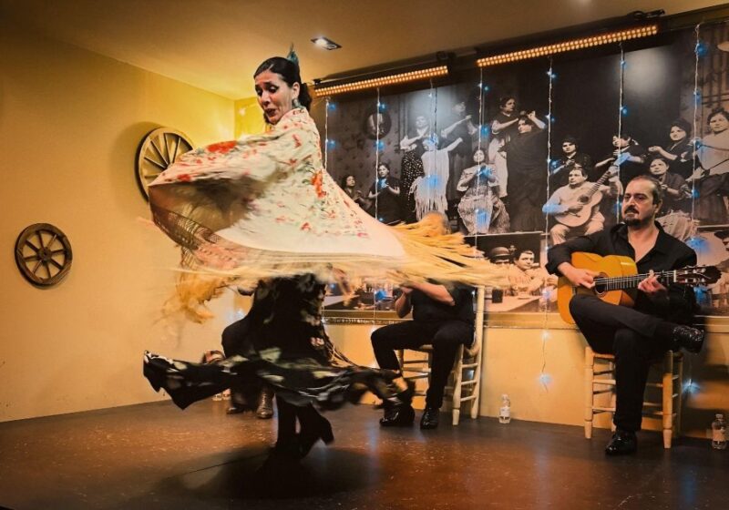 Seville: Flamenco Show With Drink at Tablao La Cantaora - Complimentary Drink During Show