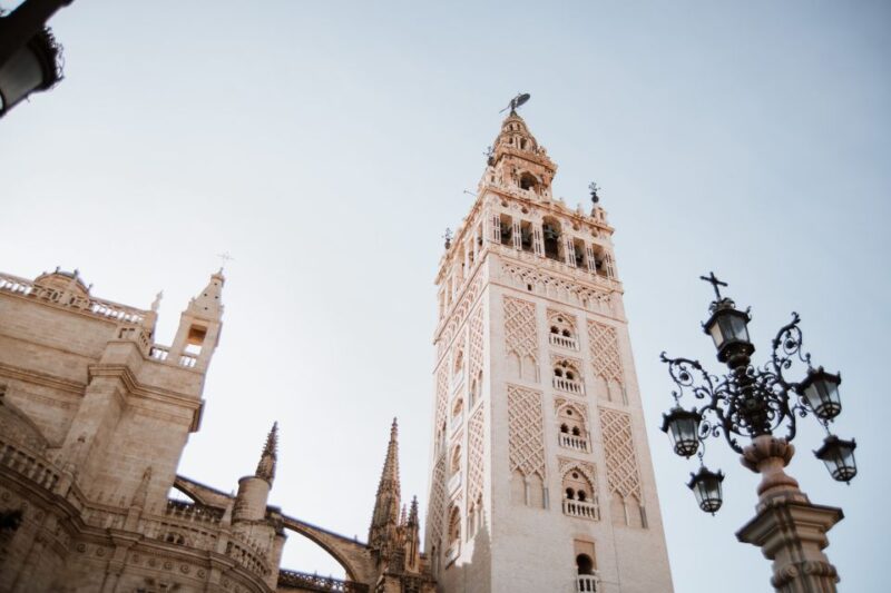 Seville: Guided Walking Tour of the Santa Cruz District - Itinerary Highlights