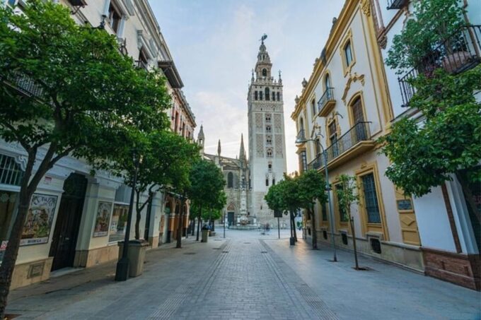 Seville : Private Bike Tour With A Guide - Meeting Location