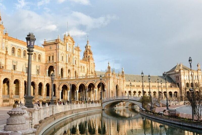 Seville: Private or Shared Group Highlights Walking Tour - Key Stops on the Itinerary