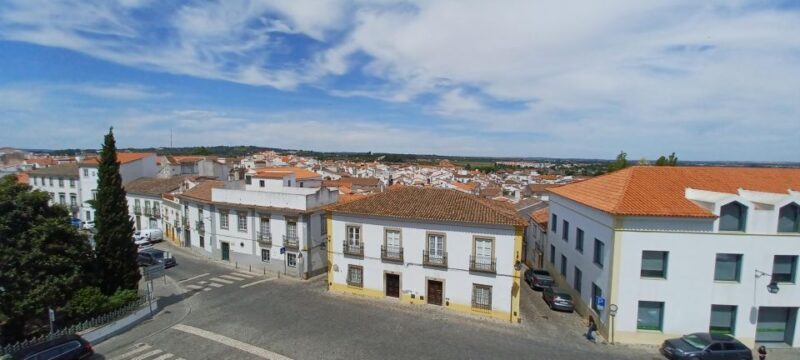 Seville: Private Transfer From Lisbon - Optional Visit to Évora
