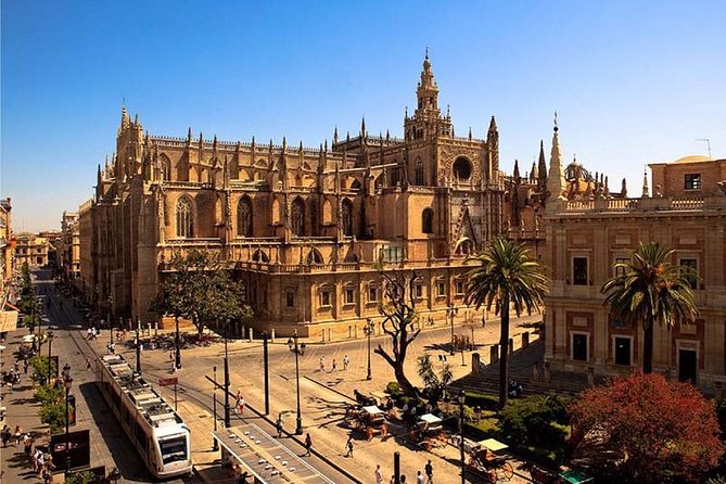 Seville Private Walking Tour With Skip the Line Tickets to Cathedral and Alcazar - Meeting and Pickup Details