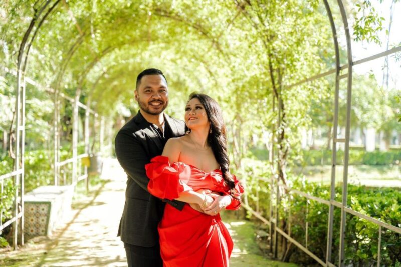 Seville: Romantic Photoshoot for Couples - Edited Digital Photos Within 48 Hours