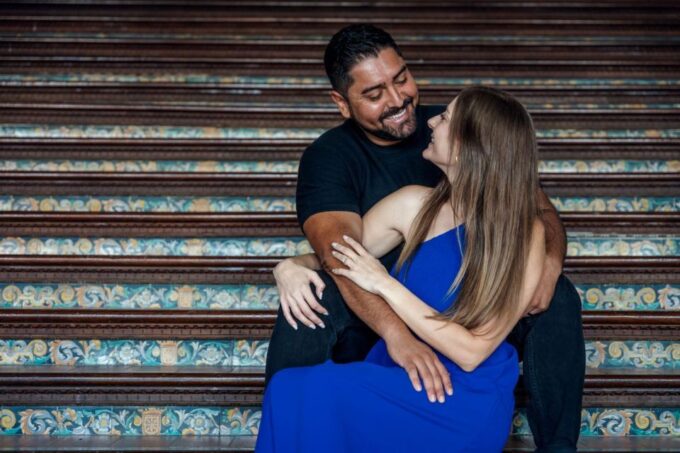 Seville: Romantic Photoshoot for Couples - English and Spanish Speaking Host