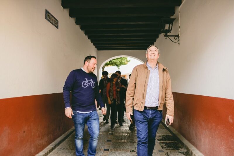 Seville: Small-Group Jewish Quarter Discovery Walking Tour - Knowledgeable Local Guide