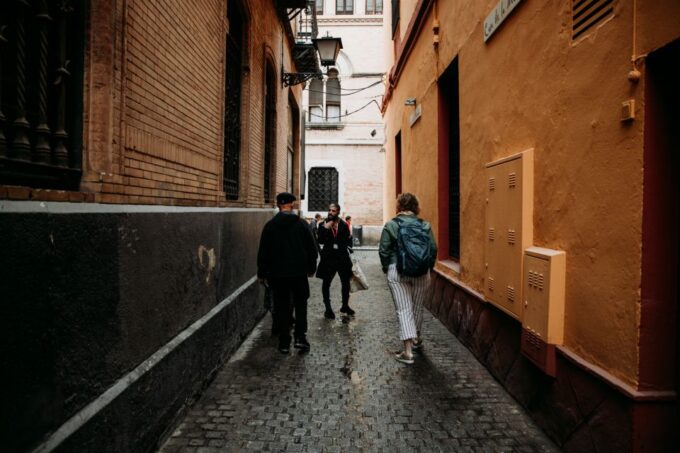 Seville: Tapas, Taverns, and History Walking Tour - Visiting a Local Bakery