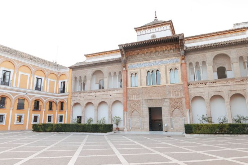 Seville: VIP Early Bird Guided Tour of The Alcazar - Plans Made by Renowned Figures