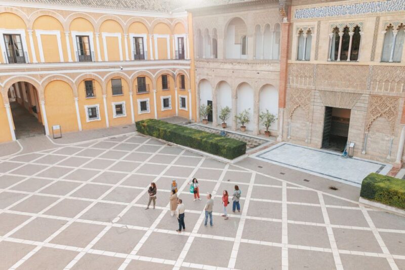 Seville: VIP Exclusive Early Access Tour of The Alcazar - Knowledgeable and Engaging Local Guides