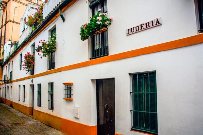 Seville: Walking Tour of the Jewish Quarter - Discovering Plaza Doña Elvira