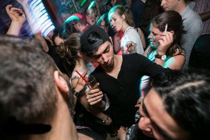 Shanghai: 4-Hour Pub Crawl (Bars & Nightclub Hopping) - Preparing for the Pub Crawl