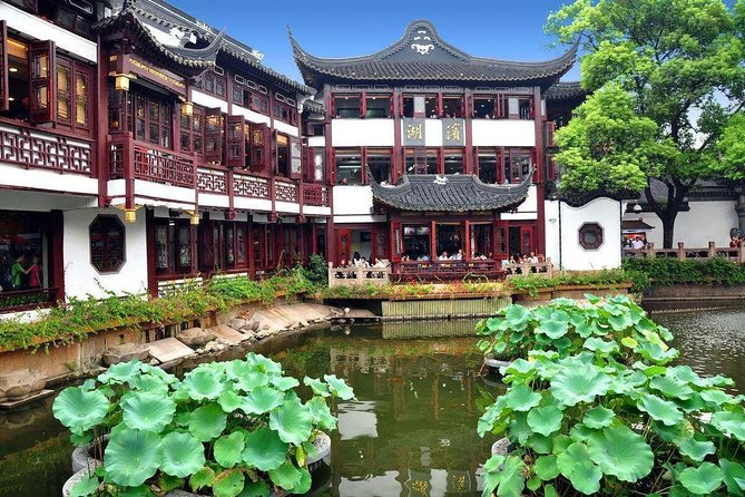 Shanghai Airport Stopover Private Tour to Jade Buddha Temple, Yu Garden and Bund - Wandering the Iconic Bund
