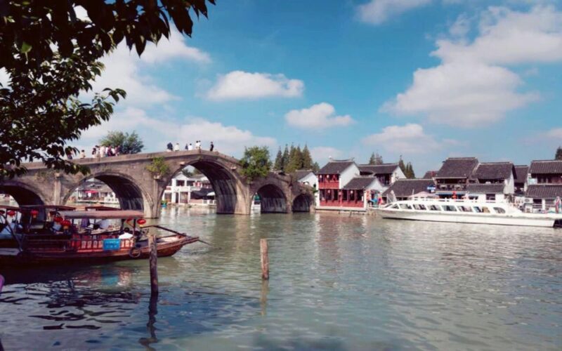 Shanghai Highlights and Zhujiajiao Water Town Private Tour - Key Points