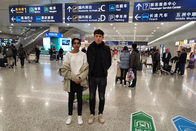 Shanghai Hongqiao Airport to Shanghai Hotel:Private Transfer With Meet Service - Vehicle and Amenities