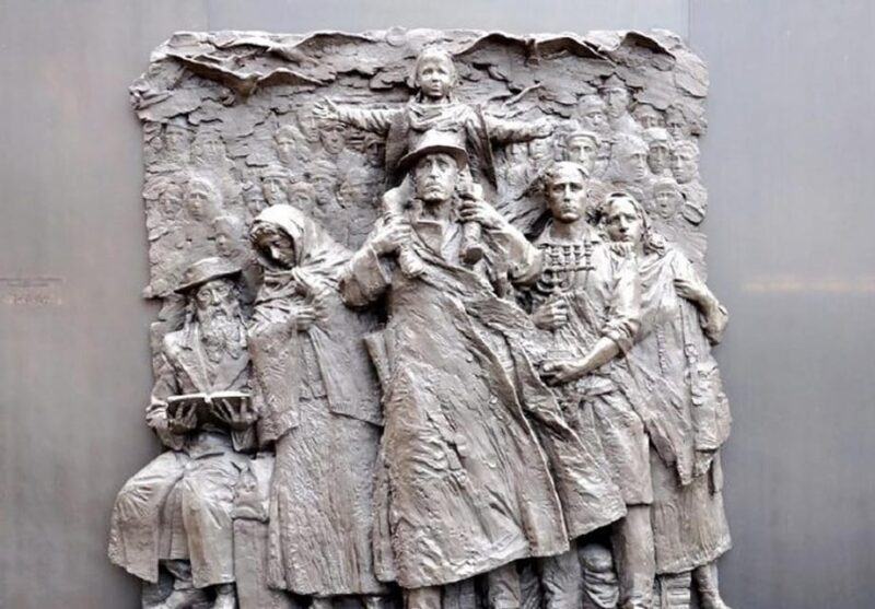 Shanghai: Jewish Ghetto and Shanghai Bund Private Tour - Itinerary Highlights