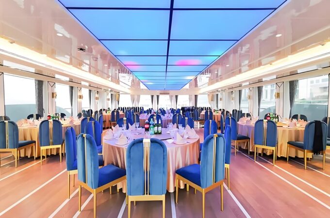 Shanghai Luxury Cruise Night View With Seafood Buffet - Dining and Cuisine