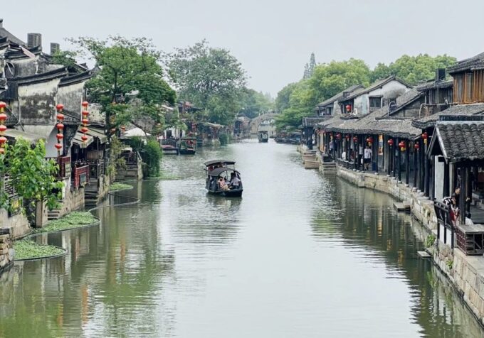 Shanghai: Shanghai & Zhujiajiao Water Town Private Day Tour - Exploring Ancient Architecture