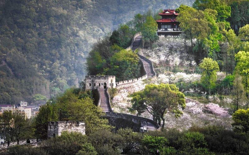 Shanghai: Southern Great Wall Day Trip by Bullet Train - Visiting Donghu Park