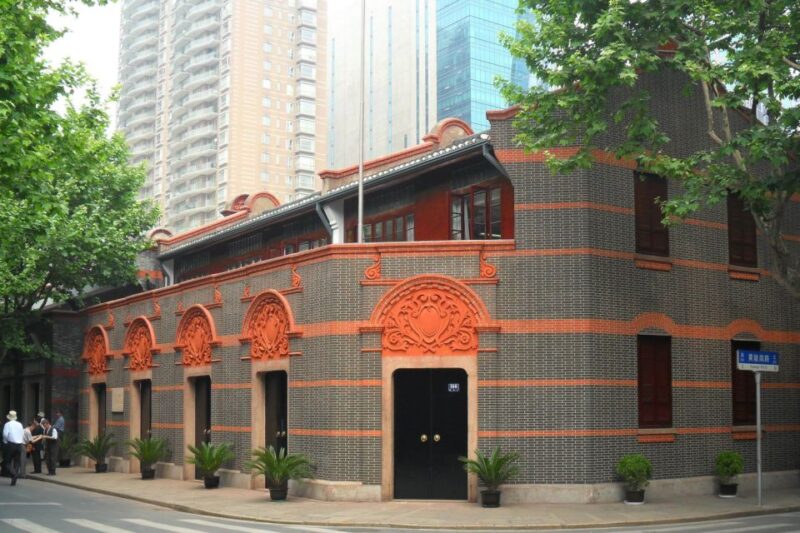 Shanghai: Xintiandi, CCP Museum and French Concession Tour - Tour Duration and Language Options