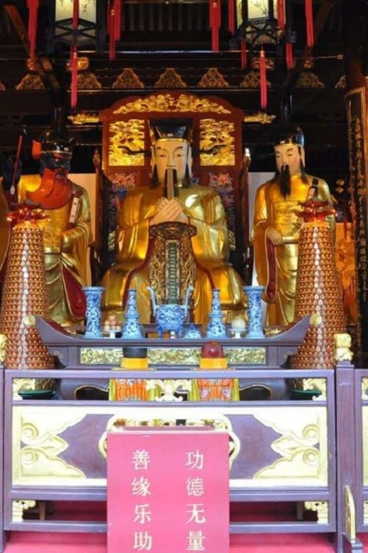 Shanghai: Yu Garden and City God Temple Walking Tour - Key Attractions