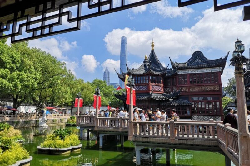 Shanghai: Yu Garden and City God Temple Walking Tour - Food and Beverage Experience