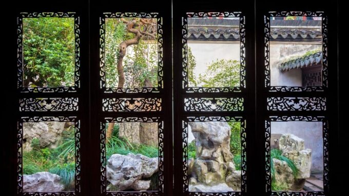 Shanghai: Yu Garden (Artistic Courtyard) E-ticket - Getting to Yu Garden
