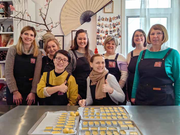 Shanghai:Pineapple Cake Making+Longjing Tea Ceremony - Pineapple Cake Making