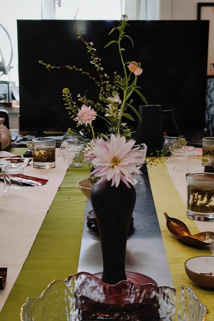 Shanghai:Pineapple Cake Making+Longjing Tea Ceremony - Instructor and Language