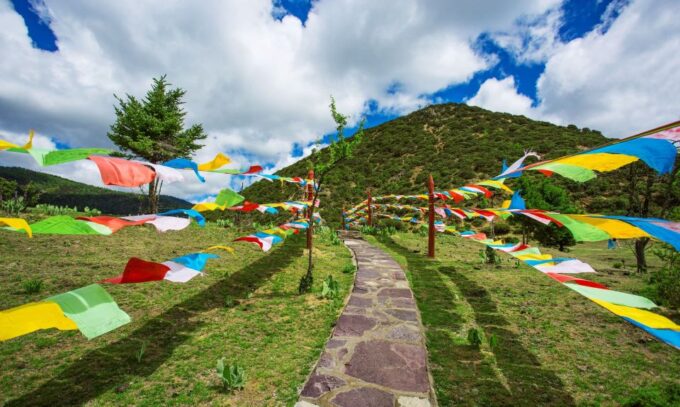 Shangri-La Area Private Day Tour - Tour Description