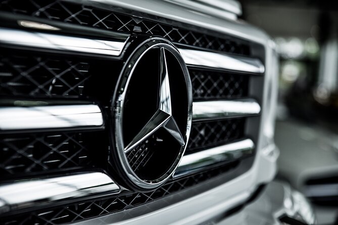 Shared Arrival Transfer: Seville Airport to Hotel - Vehicle Details and Accessibility