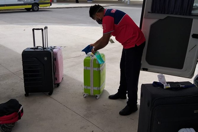Shared Round Trip Transfer VAN Airport-Hotel-Airport Akumal Hotels - Key Points