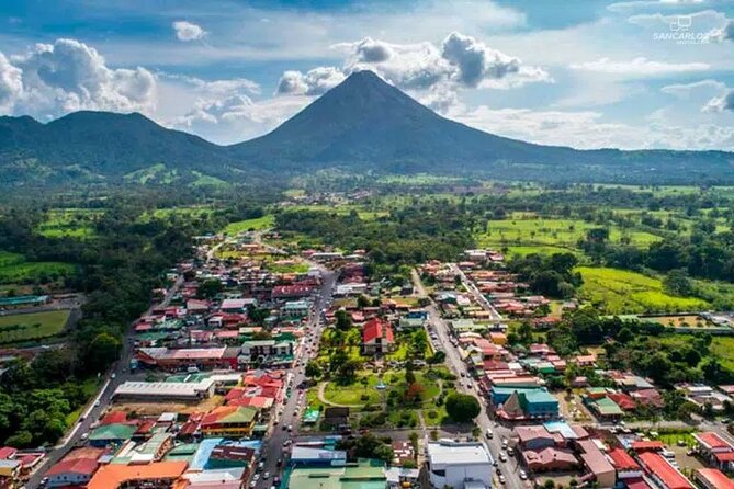 Shared Shuttle Puerto Viejo to Arenal - Vehicle and Amenities