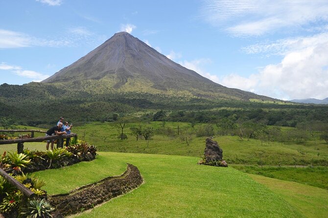 Shared Shuttle San Jose to Arenal - Shuttle Amenities