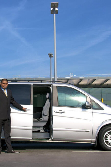 Shared Transfer From El Calafate Airport to Downtown Hotel - Operating Hours