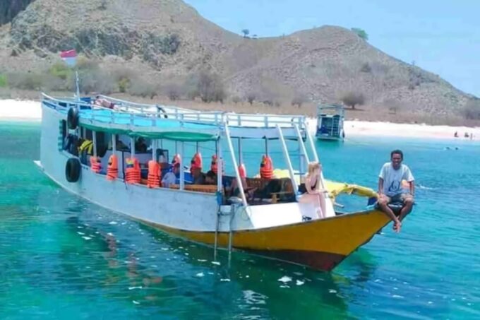 Sharing Full Day Komodo Tour For Backpacker With Slow Boat - Inclusions and Exclusions Breakdown