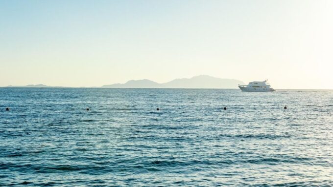Sharm El Sheikh: Private Speedboat Trip to Tiran Island - Inclusions and Ratings