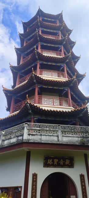 Shenzhen: Ancient Temple & 200-year-old Hakka Residence Tour - Analyzing the Value