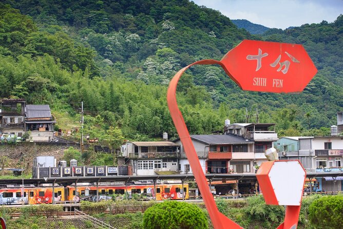 Shifen, Jiufen, Heping Island Park & Raohe Night Market Day Tour - Heping Island Park
