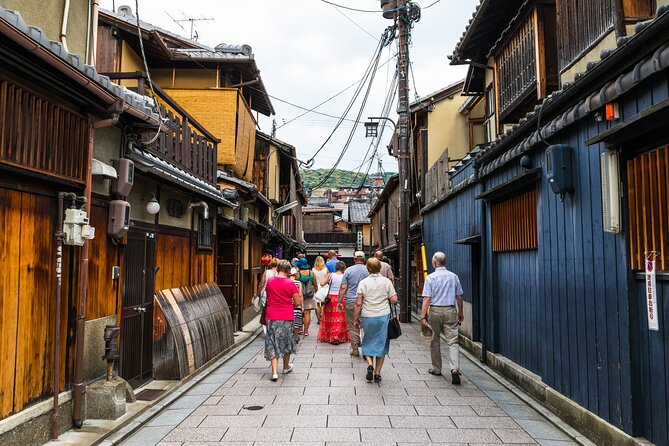Shimogamo Shrine and Nishiki Market Bus Tour From Kyoto - Tour Inclusions and Amenities