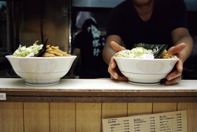 Shinjuku Izakaya and Golden Gai Bar Hopping Tour - Dining and Drinking Highlights