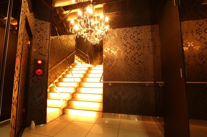 Shinjuku: Witness a Champagne Call at the Safest Host Club - Interacting With the Diverse and Polite Hosts