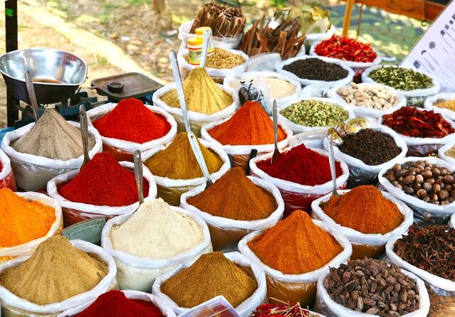 Shopping and Bazaar Trail in Mumbai - Key Points